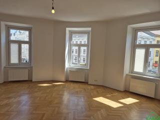 3-Zimmer-Altbauwohnung mit Einbauküche!
