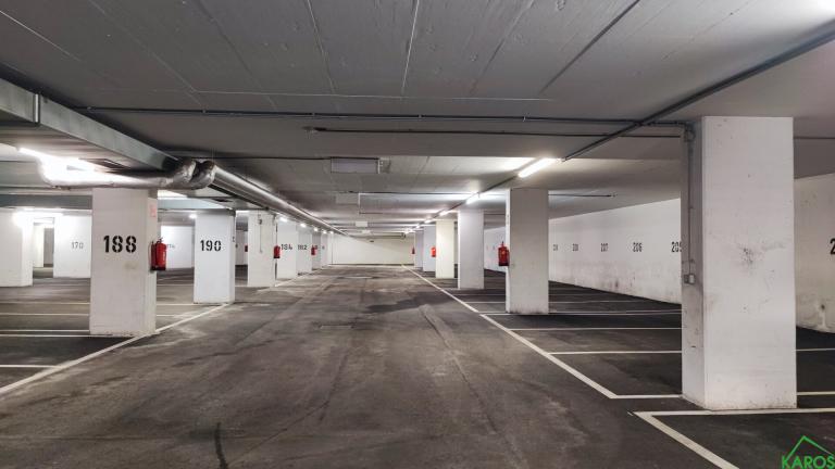 FREIE GARAGENPLÄTZE *NÄHE MATZLEINSDORFER PLATZ*