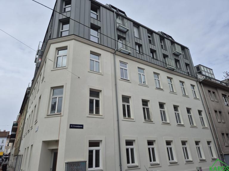 DACHGESCHOSSWOHNUNG MIT EINBAUKÜCHE *ERSTBEZUG*